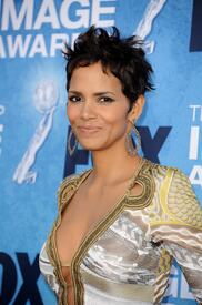 HalleBerry42ndNAACPImageAwardsinLA03Mar2011_027.jpg
