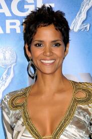 HalleBerry42ndNAACPImageAwardsinLA03Mar2011_029.jpg