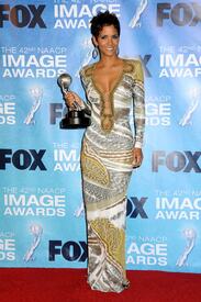HalleBerry42ndNAACPImageAwardsinLA03Mar2011_032.jpg