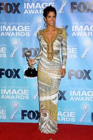 HalleBerry42ndNAACPImageAwardsinLA03Mar2011_035.jpg