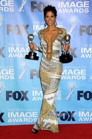 HalleBerry42ndNAACPImageAwardsinLA03Mar2011_039.jpg
