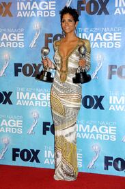 HalleBerry42ndNAACPImageAwardsinLA03Mar2011_041.jpg