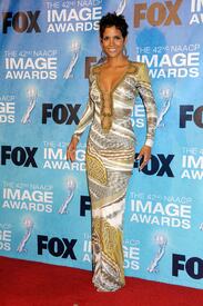 HalleBerry42ndNAACPImageAwardsinLA03Mar2011_043.jpg