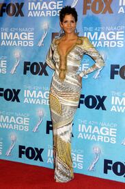 HalleBerry42ndNAACPImageAwardsinLA03Mar2011_044.jpg