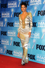 HalleBerry42ndNAACPImageAwardsinLA03Mar2011_049.jpg