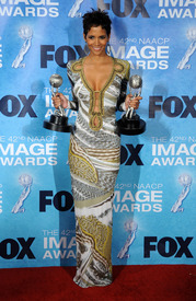 HalleBerry42ndNAACPImageAwardsinLA03Mar2011_059.jpg