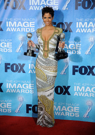 HalleBerry42ndNAACPImageAwardsinLA03Mar2011_063.jpg