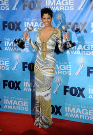 HalleBerry42ndNAACPImageAwardsinLA03Mar2011_066.jpg