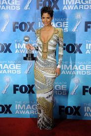 HalleBerry42ndNAACPImageAwardsinLA03Mar2011_071.jpg
