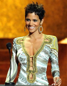 HalleBerry42ndNAACPImageAwardsinLA03Mar2011_084.jpg