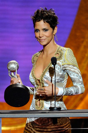 HalleBerry42ndNAACPImageAwardsinLA03Mar2011_089.jpg