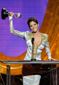 HalleBerry42ndNAACPImageAwardsinLA03Mar2011_097.jpg