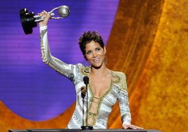 HalleBerry42ndNAACPImageAwardsinLA03Mar2011_098.jpg
