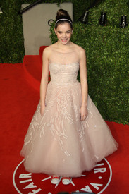 05131_Hailee_Steinfeld_VanityFairOscarParty_J0001_002_122_596lo.jpg