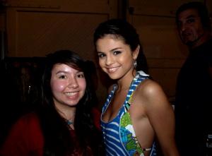 selenagomezwithafan.jpg