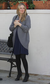 celebrity_paradise.com_TheElder_AliciaSilverstone2011_01_13_outsidearestaurantinBeverlyHills8.jpg