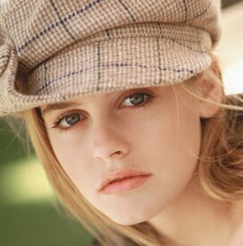 Alicia_Silverstone_Dana_Fineman_Photoshoot_001_1_.jpg