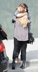 celebrity_paradise.com_TheElder_AmandaSeyfried2011_03_17_AfterLunchinWestHollywood1.jpg