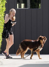 Preppie_Amanda_Seyfried_at_the_gym_in_Hollywood_4.jpg