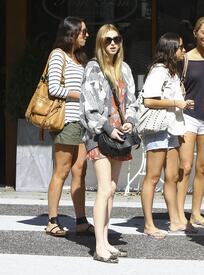 celebrity_paradise.com_TheElder_WhitneyPort2011_03_15_outandaboutinBeverlyHillswithfriends8.jpg