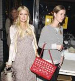 th_celebrity_paradise.com_TheElder_ParisandNickyHilton2011_03_16_familydineatFridaMexicanCuisine4.jpg