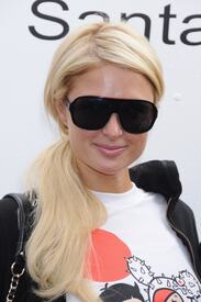 celebrity_paradise.com_TheElder_ParisandNickyHilton2011_03_27_ReliefRun20.jpg