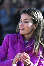 celebrity-paradise.com-The_Elder-Princess_Letizia_2009-11-03_-__Visits_Zamora_in_Spanien_0181.jpg