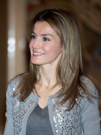 celebrity-paradise.com-The_Elder-Princess_Letizia_2009-12-22_-_Attends_Several_Audiences_in_Madrid_0163.jpg