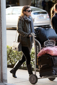 celebrity_paradise.com_TheElder_RachelBilson2011_03_17_arrivesatLosAngelesInternationalairport10.jpg