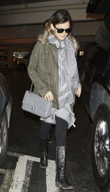 celebrity_paradise.com_TheElder_RachelBilson2011_03_17_arrivesatLosAngelesInternationalairport15.jpg