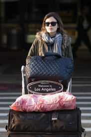 celebrity_paradise.com_TheElder_RachelBilson2011_03_17_arrivesatLosAngelesInternationalairport5.jpg