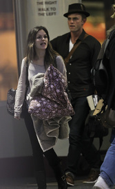 celebrity_paradise.com_TheElder_RachelBilson2011_03_22_LeavingherHomeandarrivesatLAX6.jpg