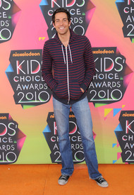 celebrity_paradise.com_TheElder_ZacharyLevi2010_03_27_NickelodeonsKidsChoiceAwards20105.jpg
