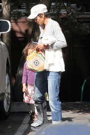 Halle Berry picks up Nahla from school in LA 21.2.2012_13.jpg