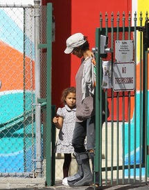 Halle Berry picks up Nahla from school in L.A. 22.2.2012_11.jpg