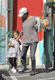 Halle Berry picks up Nahla from school in L.A. 22.2.2012_14.jpg