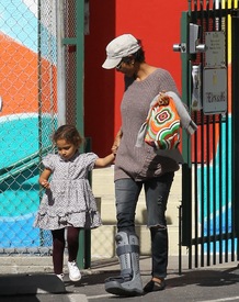 Halle Berry picks up Nahla from school in L.A. 22.2.2012_18.jpg