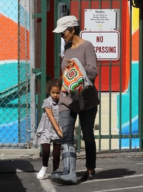 Halle Berry picks up Nahla from school in L.A. 22.2.2012_31.jpg