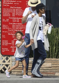 Halle Berry out and about in Malibu 26.2.2012_12.jpg