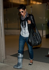 Halle Berry arrives at LAX Airport 7.3.2012_02.jpg