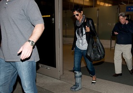Halle Berry arrives at LAX Airport 7.3.2012_03.jpg