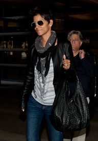 Halle Berry arrives at LAX Airport 7.3.2012_07.jpg