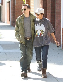 Halle Berry visits a medical building in Beverly Hills 2.3.2012_04.jpg