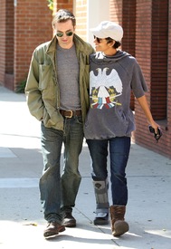 Halle Berry visits a medical building in Beverly Hills 2.3.2012_07.jpg