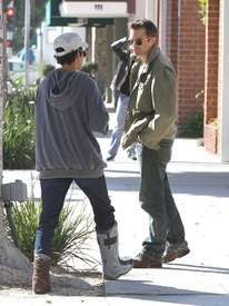 Halle Berry visits a medical building in Beverly Hills 2.3.2012_16.jpg
