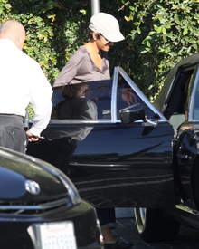 Halle Berry visits a medical building in Beverly Hills 2.3.2012_18.jpg
