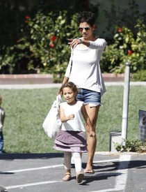 Halle Berry picks up her daughter Nahla from school in L.A. 9.3.2012_04.jpg