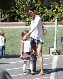 Halle Berry picks up her daughter Nahla from school in L.A. 9.3.2012_05.jpg