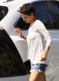 Halle Berry picks up her daughter Nahla from school in L.A. 9.3.2012_19.jpg