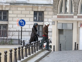 Halle Berry pictured in Paris on a motorbike 19.3.2012_29.jpg